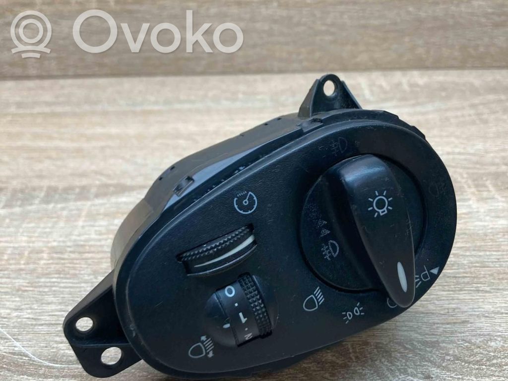 Light switch   498610