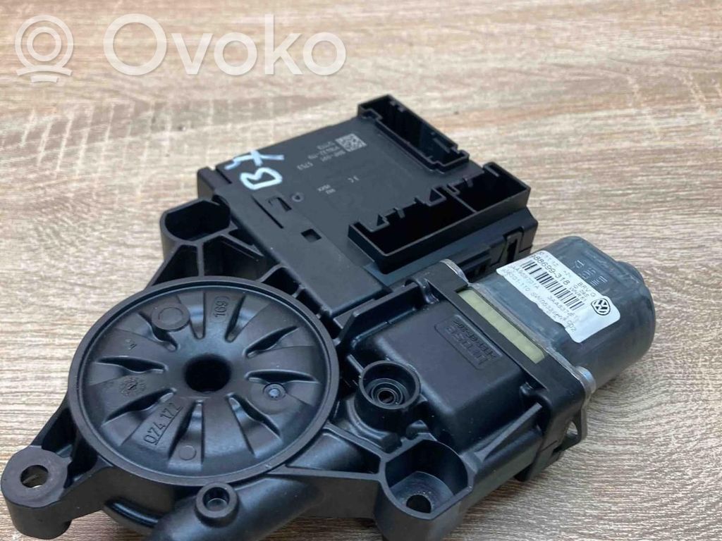Volkswagen PASSAT B7 Motorino alzacristalli della portiera anteriore 