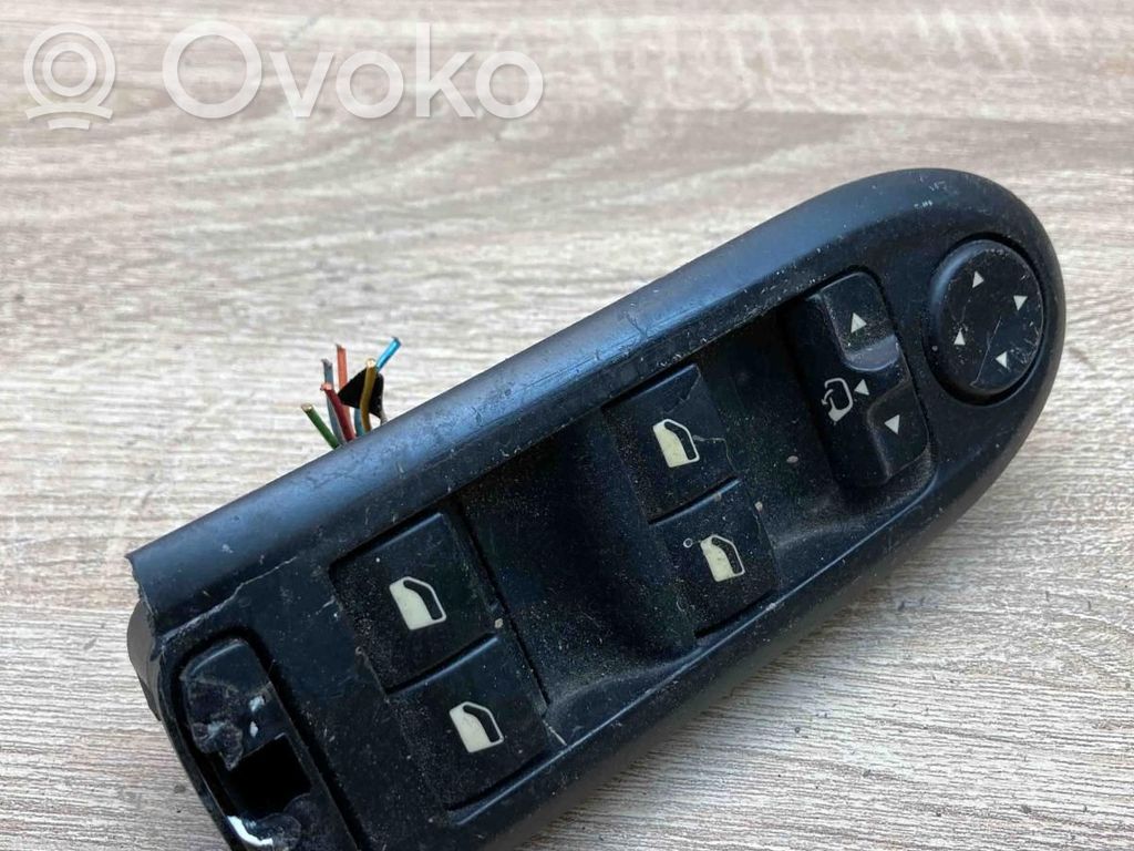 Peugeot 407 Interruttore di controllo dell’alzacristalli elettrico 