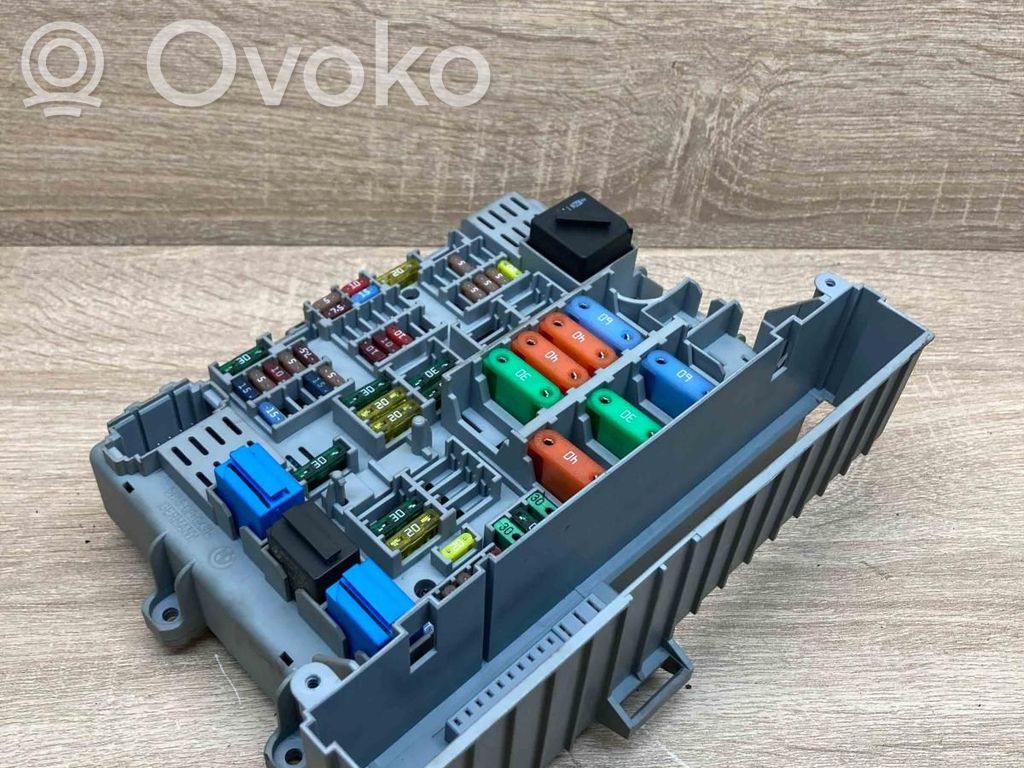 BMW 1 E81 E87 Fuse module 