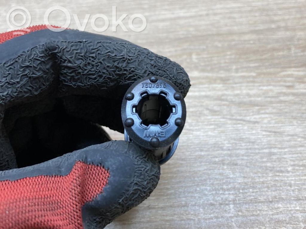 BMW 3 E36 Alte piese compartiment motor 