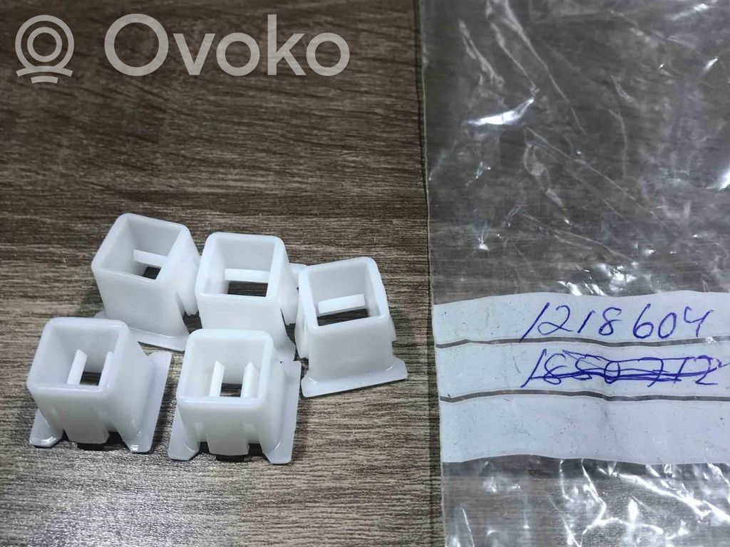 Opel Corsa B Uchwyt / Mocowanie lampy przedniej 