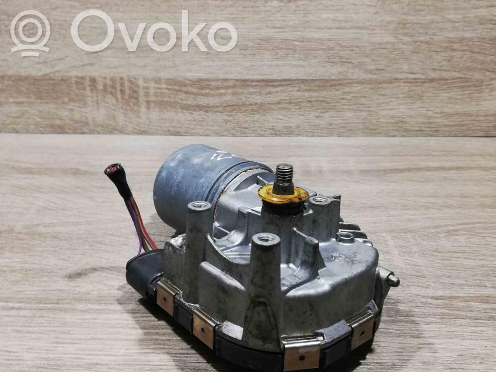 Volkswagen PASSAT B6 Motor ștergător 