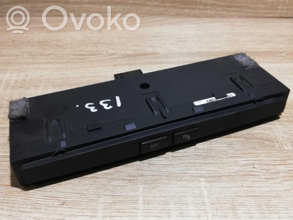 Parking (PDC) sensor switch   6952477