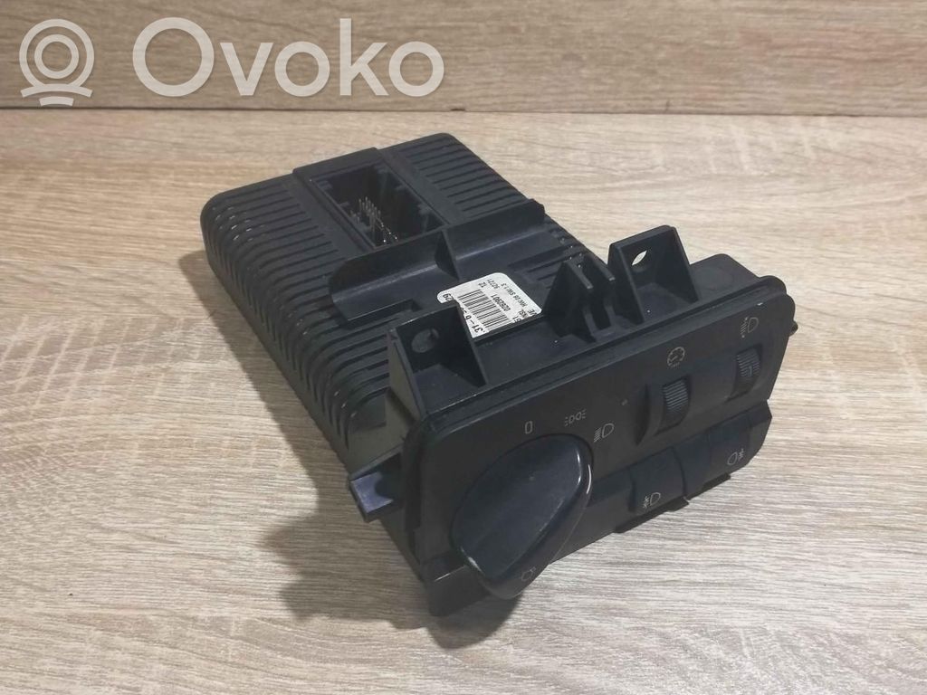 Light switch   6901429