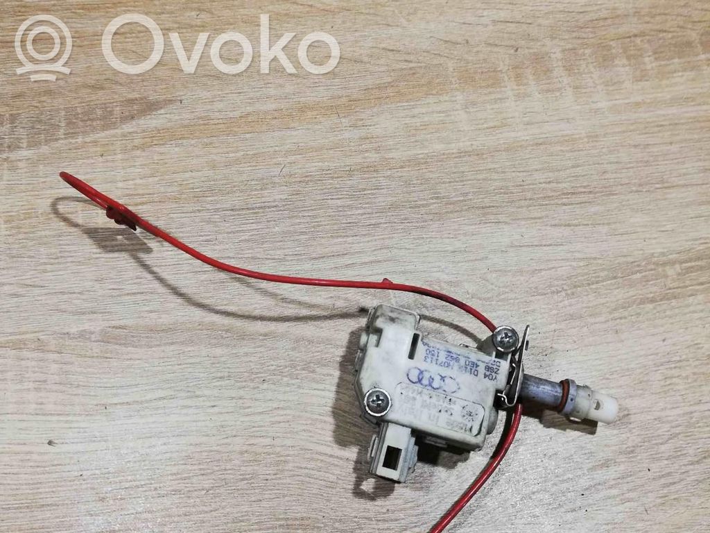 Audi A8 S8 D3 4E Motorino del tappo del serbatoio del carburante 