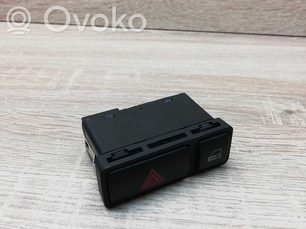 Hazard light switch   8368920