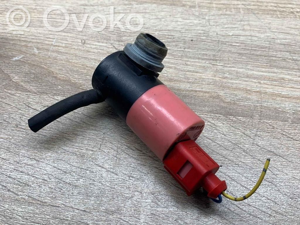 Toyota Yaris Pompa spryskiwacza szyby przedniej / czołowej 