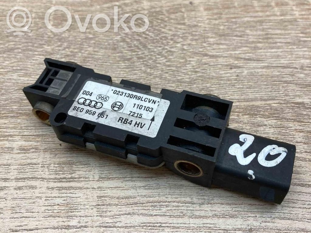 Audi A4 S4 B6 8E 8H Senzor impact/declanșare airbag 