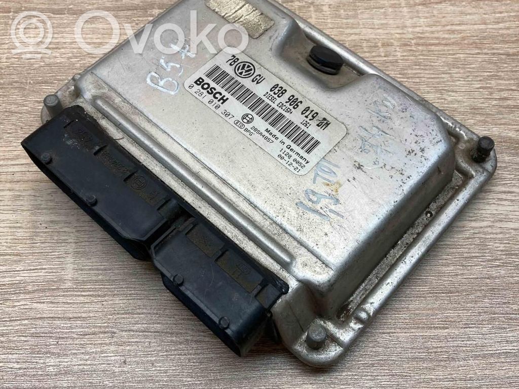 Volkswagen PASSAT B5.5 Unitate control motor/modul ECU 