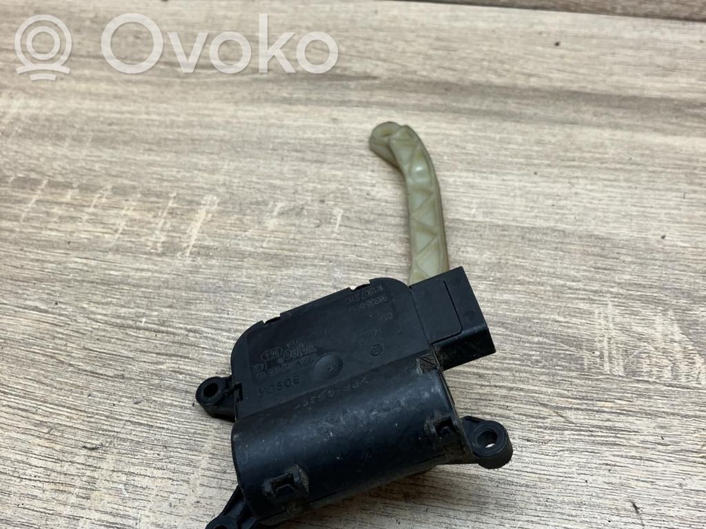 Volkswagen Touran I Motor/actuator clapetă aer