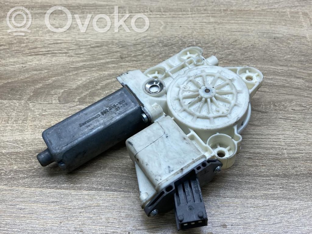 Toyota Avensis T250 Motorino alzacristalli della portiera anteriore 