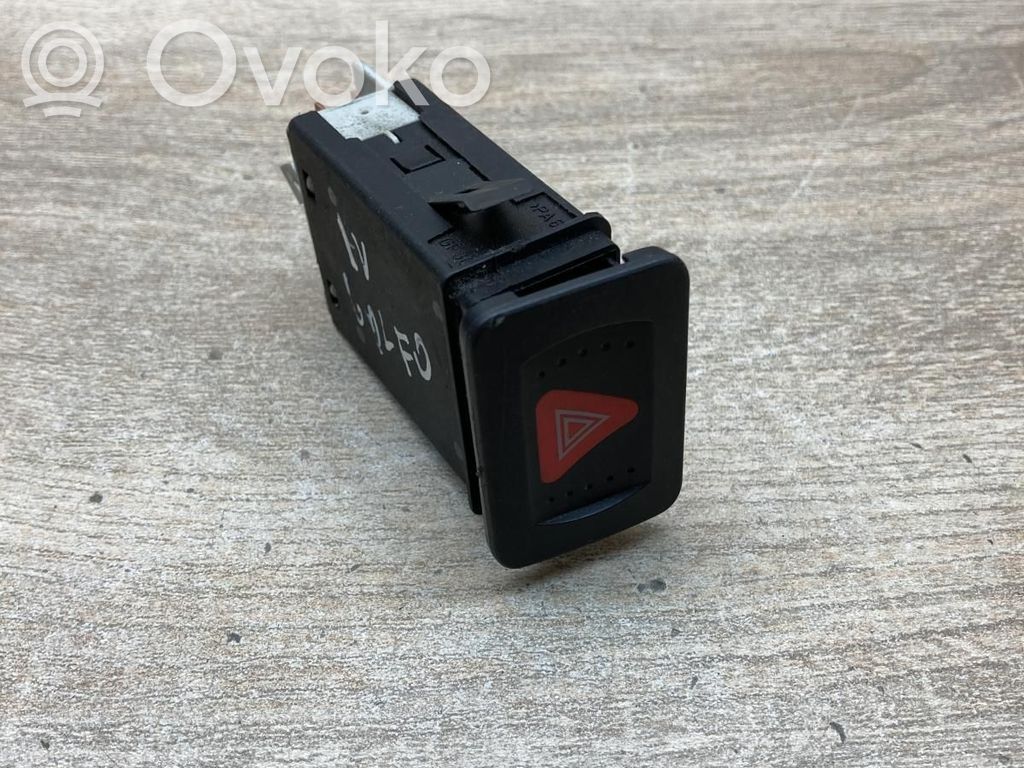 Volkswagen Golf IV Interruttore luci di emergenza