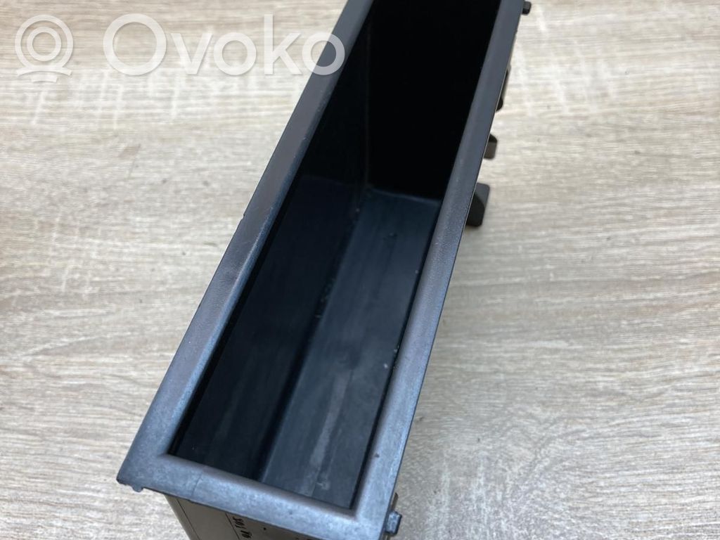 Toyota Prius (XW20) Compartimiento/consola central del panel