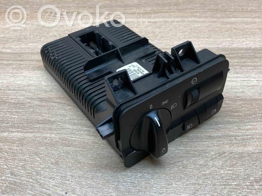 Light switch   6901430