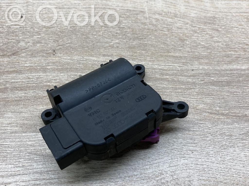 Audi A4 S4 B6 8E 8H Motor/actuator clapetă aer 