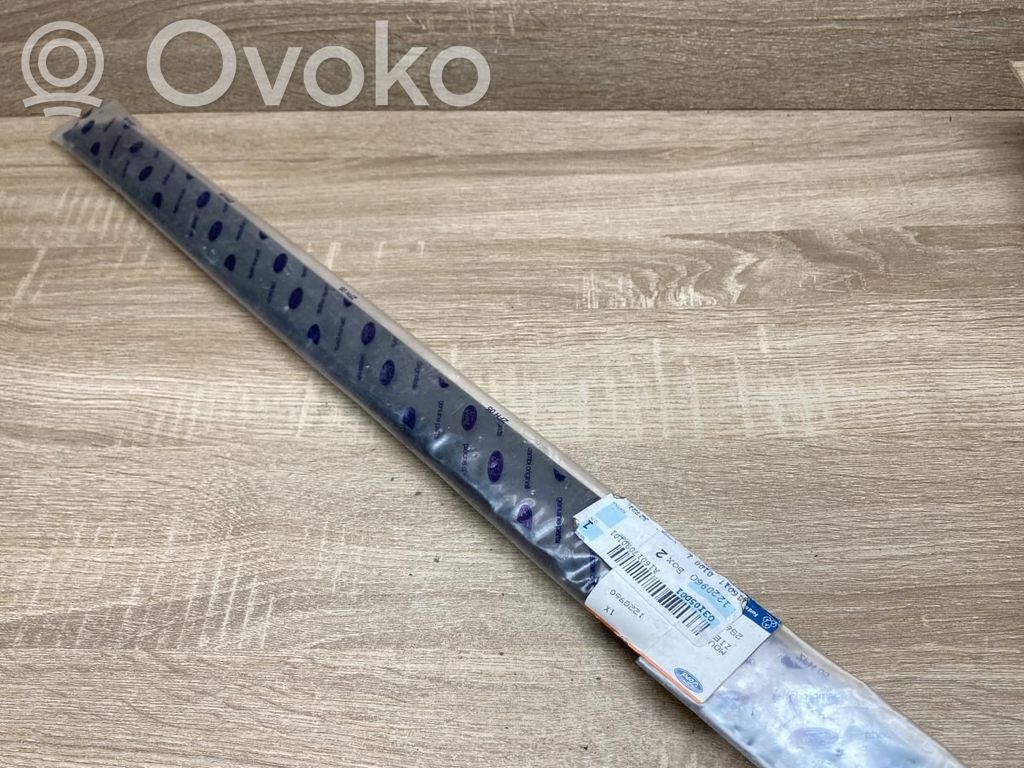 Ford Kuga I Rivestimento della portiera anteriore (modanatura)