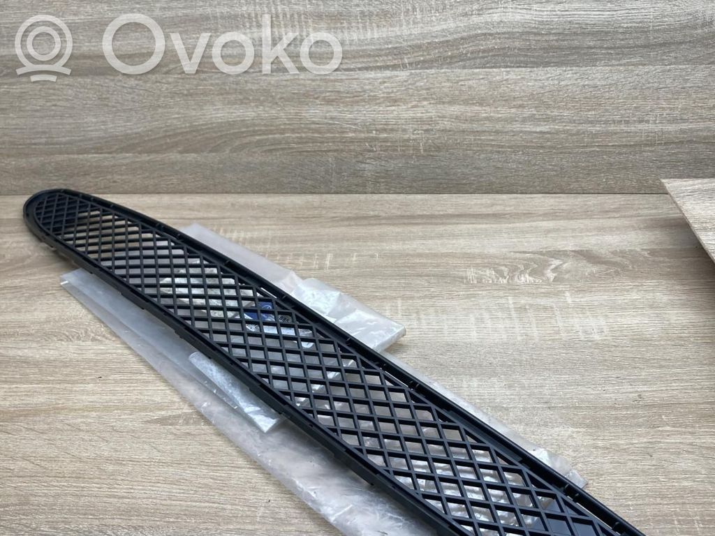 Mercedes-Benz C W203 Kratka dolna zderzaka przedniego 