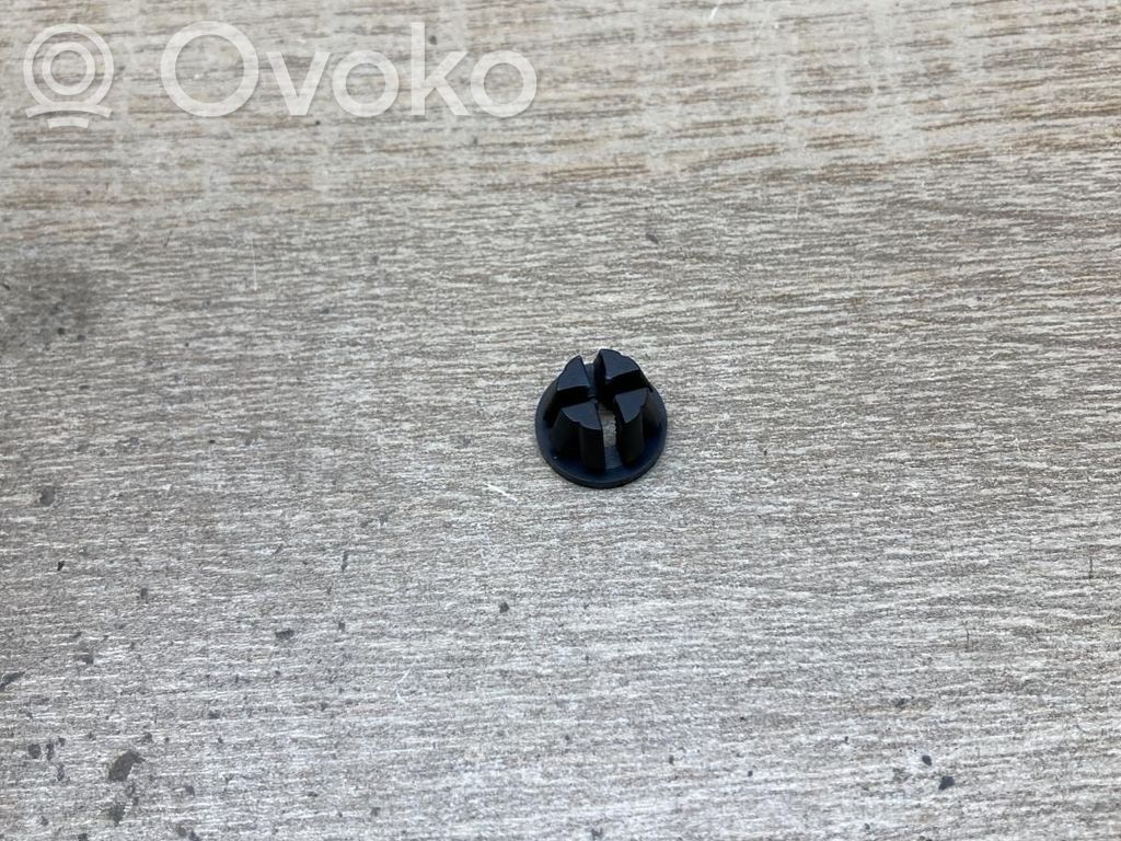 Poszycie / Tapicerka tylnej klapy bagażnika   4013454