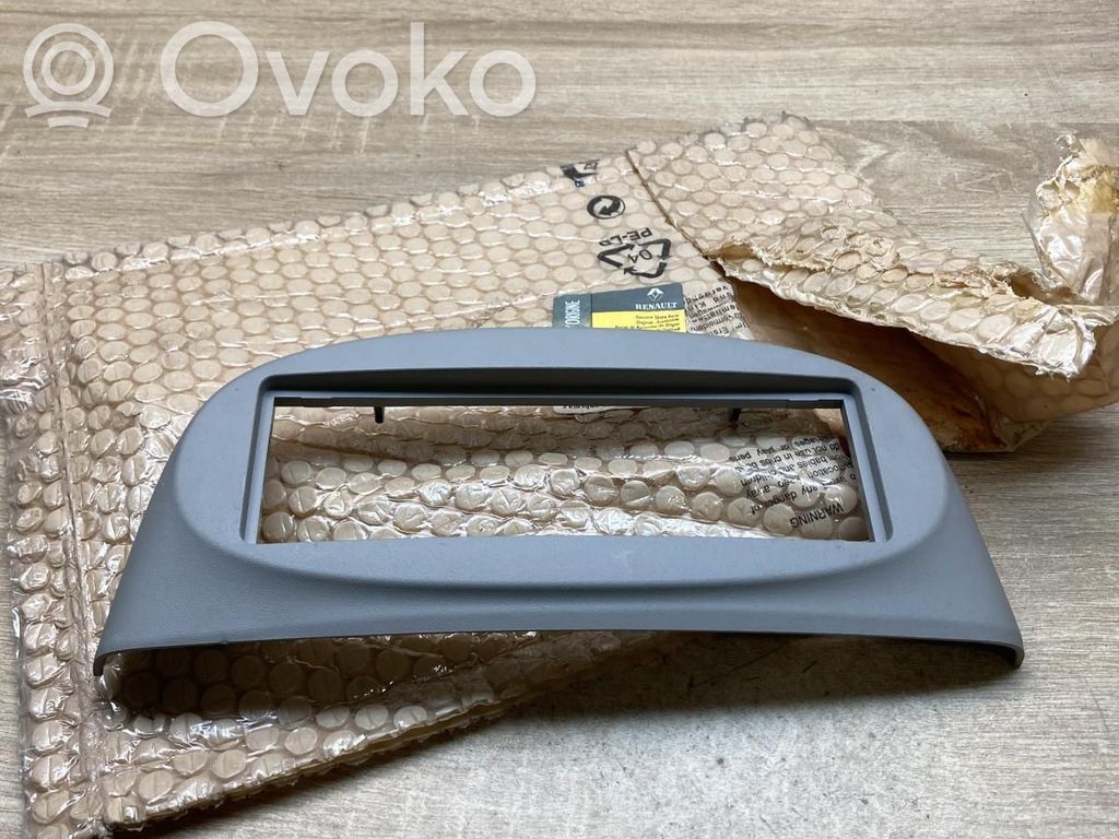 Renault Twingo II Mascherina unità principale autoradio/GPS 