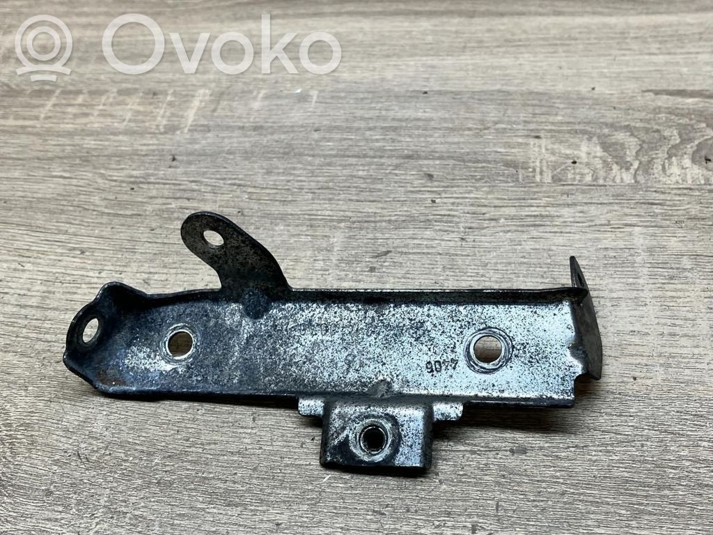 Mercedes-Benz E W211 Altra parte del vano motore