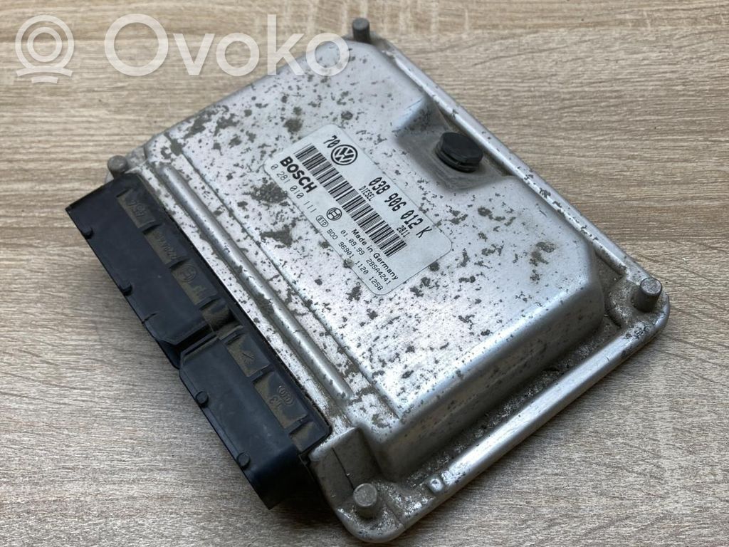 Volkswagen Golf IV Motorsteuergerät ECU 