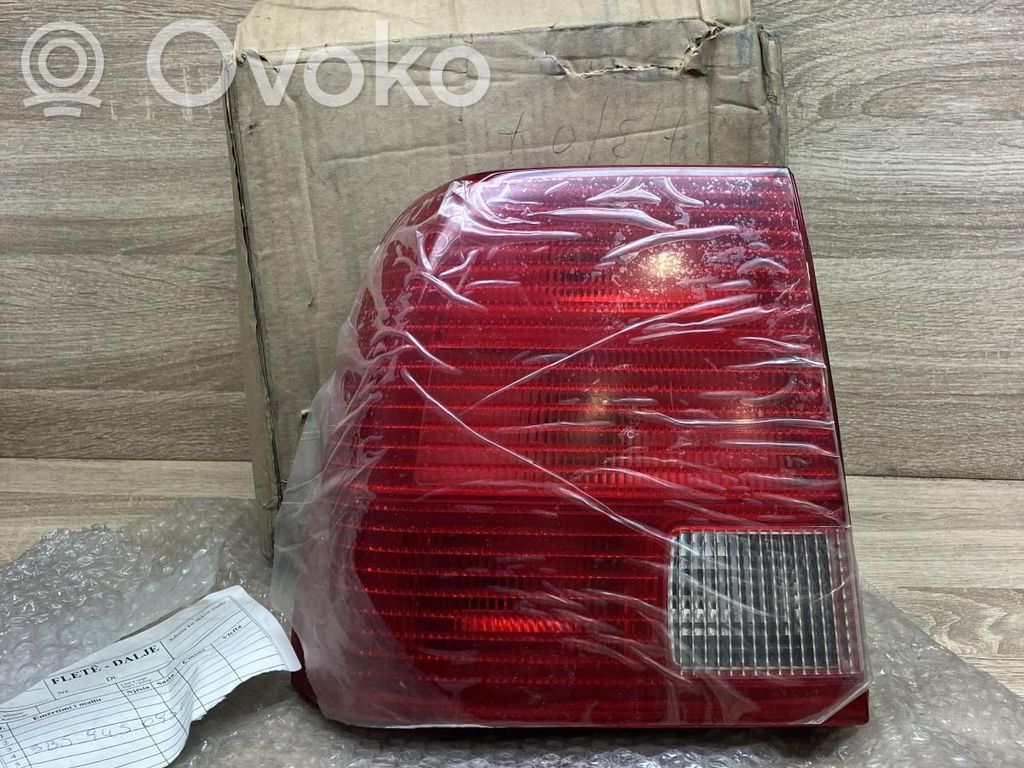 Volkswagen PASSAT B5 Lampa tylna 