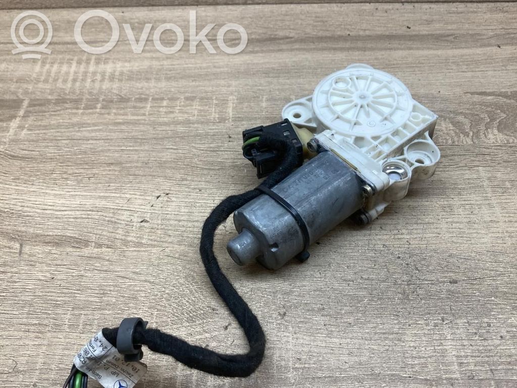 Mercedes-Benz E W211 Moteur de lève-vitre de porte avant