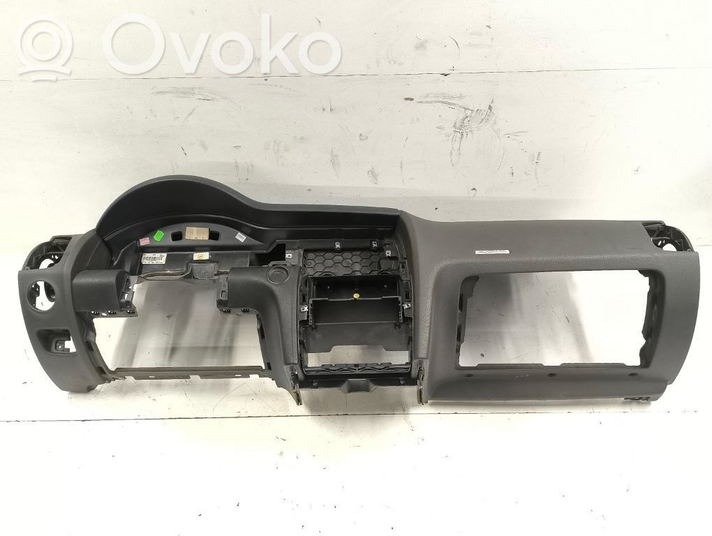 Dashboard   4L1858041,4L1857035D