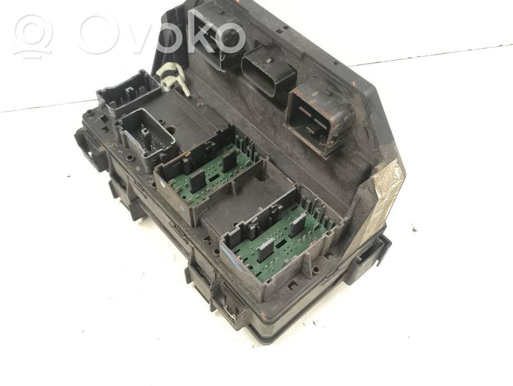 Fuse box set   04692290AC