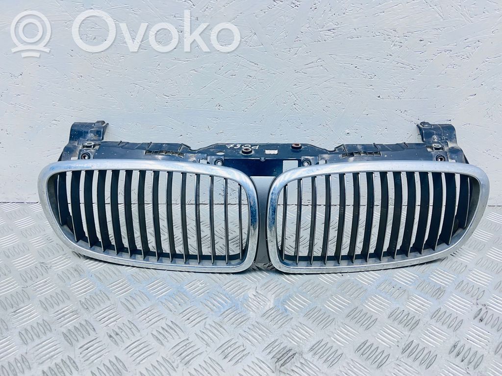 BMW 7 E65 E66 Augšējais režģis 