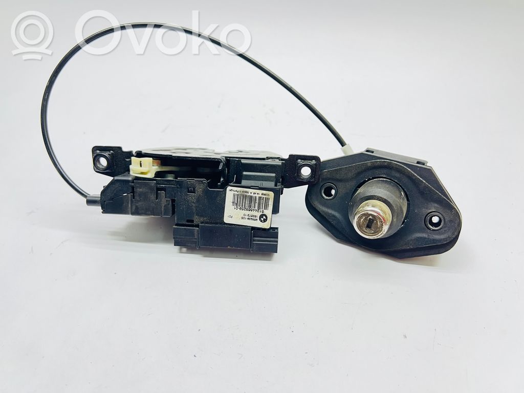 BMW 7 F01 F02 F03 F04 Takaluukun/tavaratilan lukon vastakappale 