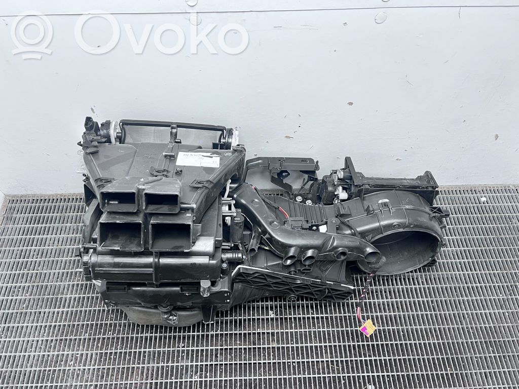 Volkswagen PASSAT B8 Sisälämmityksen ilmastoinnin korin kokoonpano 