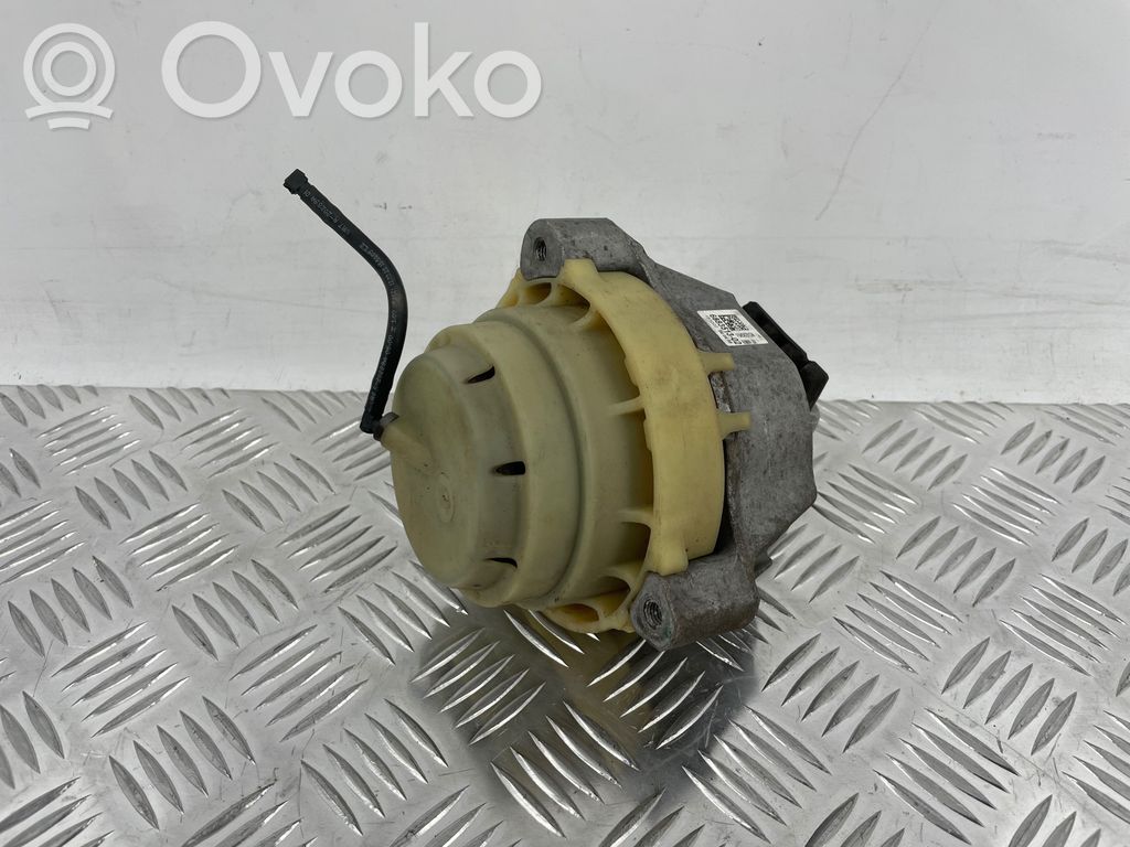 BMW 5 G30 G31 G38 Engine mount bracket 