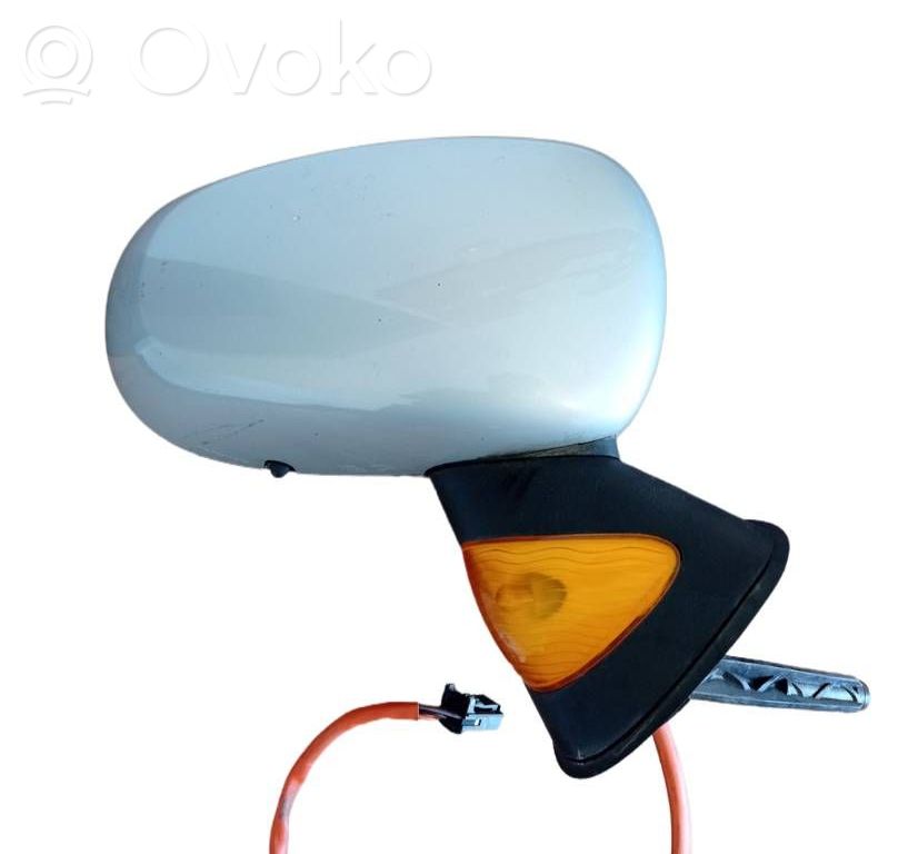 Renault Modus Front door electric wing mirror 