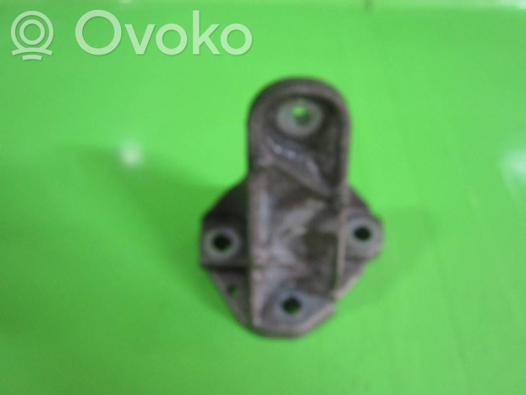 Jaguar XF X250 Engine mounting bracket 