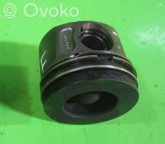 Jaguar XF X250 Piston 