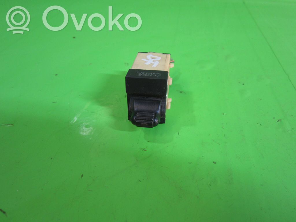 Jeep Cherokee III KJ Electric window control switch 
