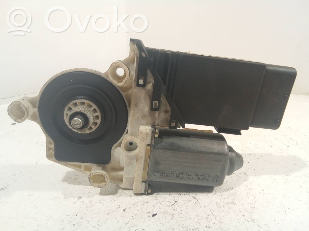 Volkswagen Golf IV Silnik regulatora szyby drzwi przednich 