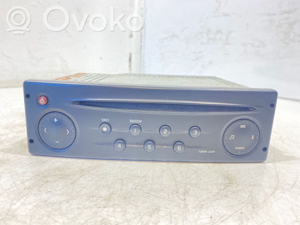 Renault Trafic II (X83) Panel / Radioodtwarzacz CD/DVD/GPS 