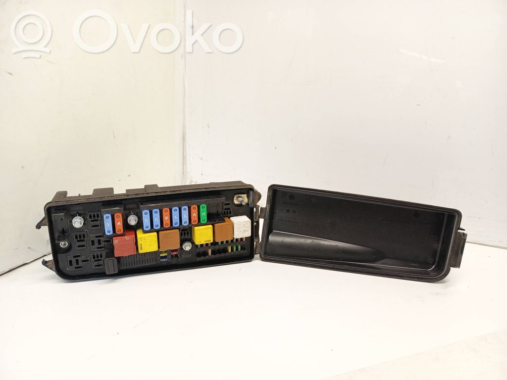 Opel Vectra C Ramka / Moduł bezpieczników 
