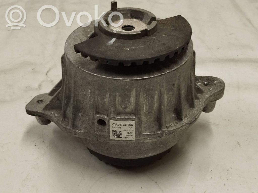 Mercedes-Benz E W213 Engine mount bracket 