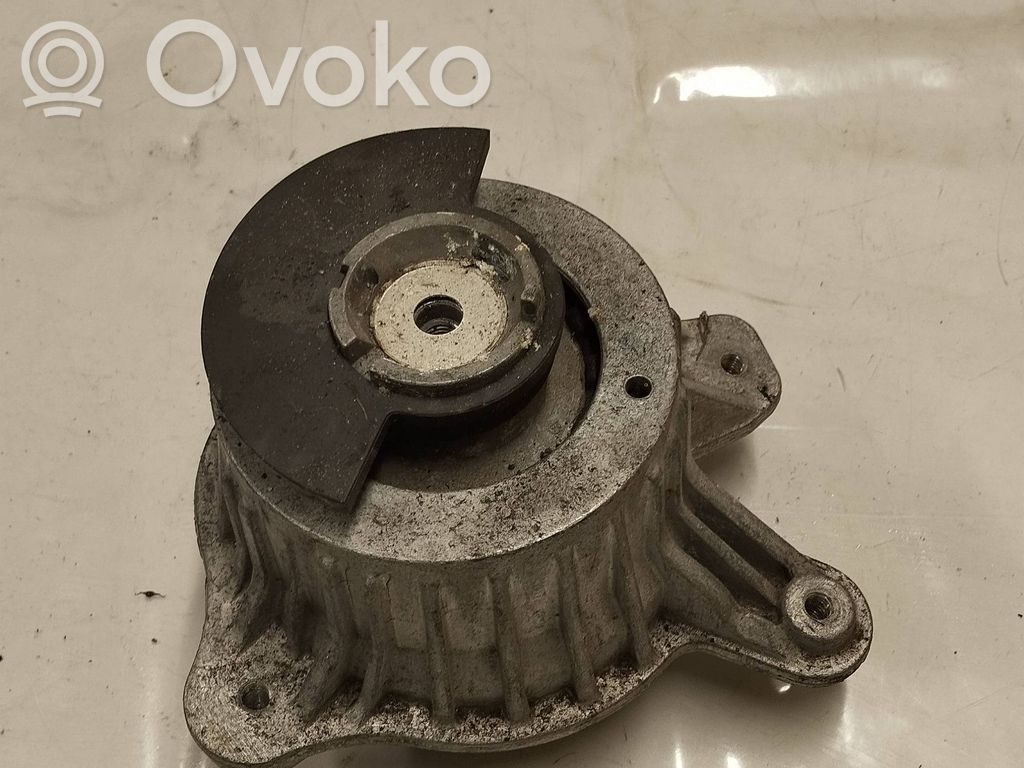 Mercedes-Benz E W213 Engine mount bracket 