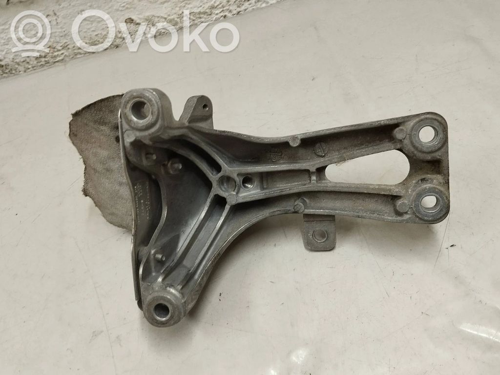 Porsche Macan (95B) Engine mounting bracket 