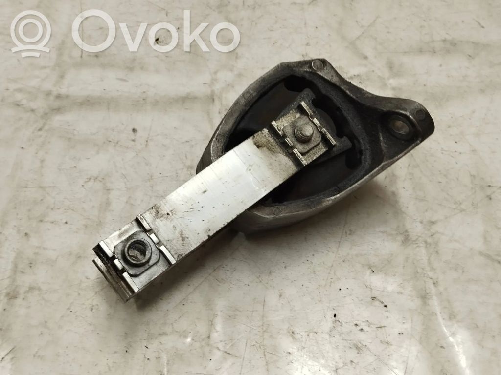 Volvo XC90 Engine mount bracket 