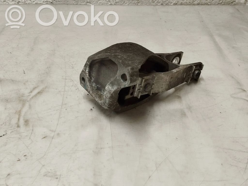 Volvo XC90 Engine mount bracket 