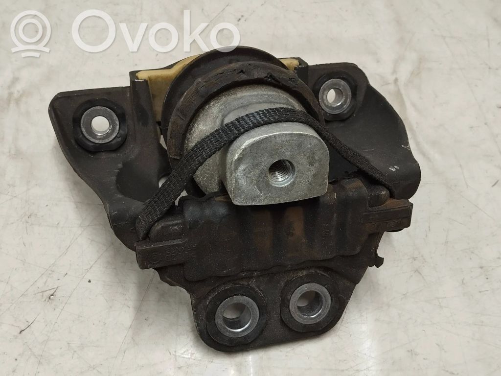 Volvo XC60 Engine mount bracket 