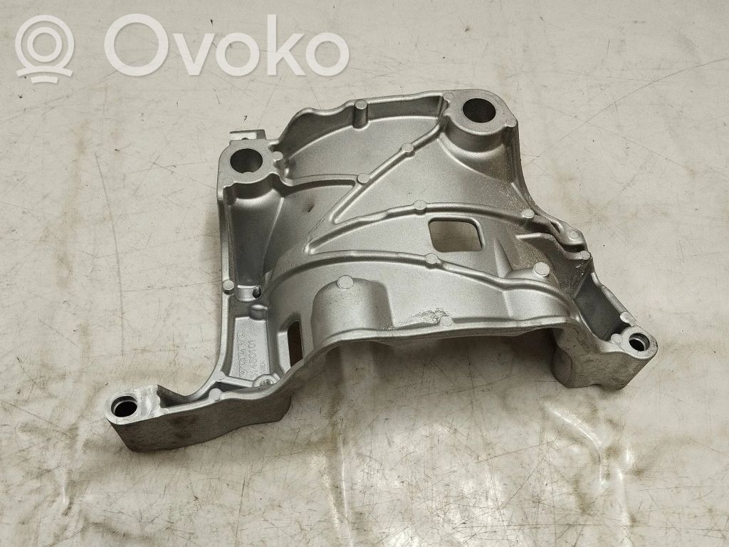 Volvo XC90 Generator/alternator bracket 