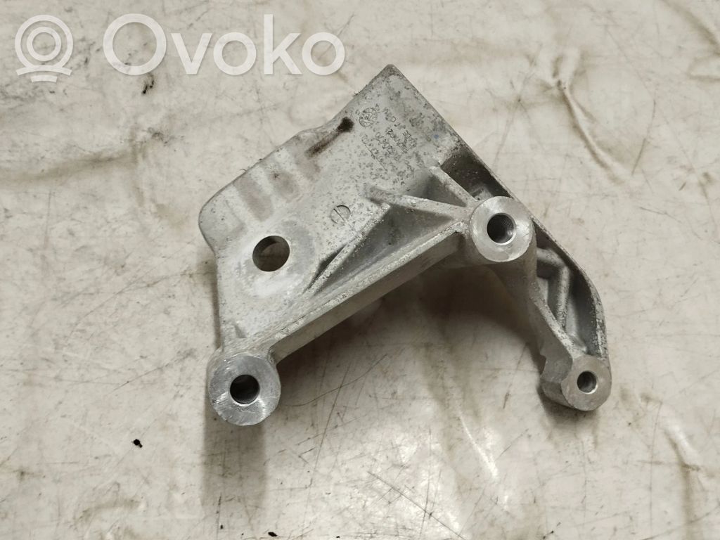 Volvo S90, V90 Engine mounting bracket 