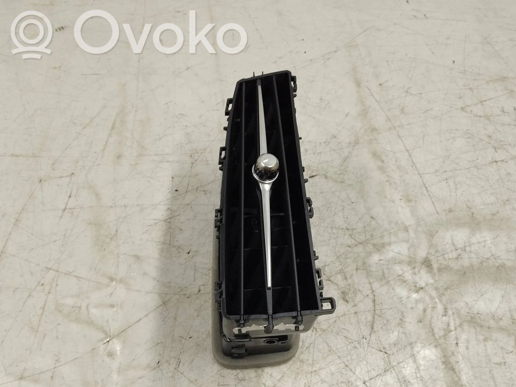 Dysze / Kratki środkowego nawiewu deski rozdzielczej   31366590
